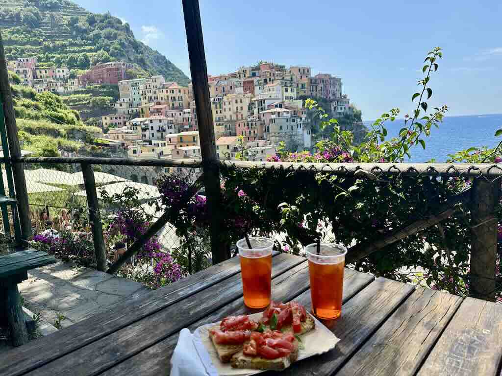 spritz bruschetta manarola italy