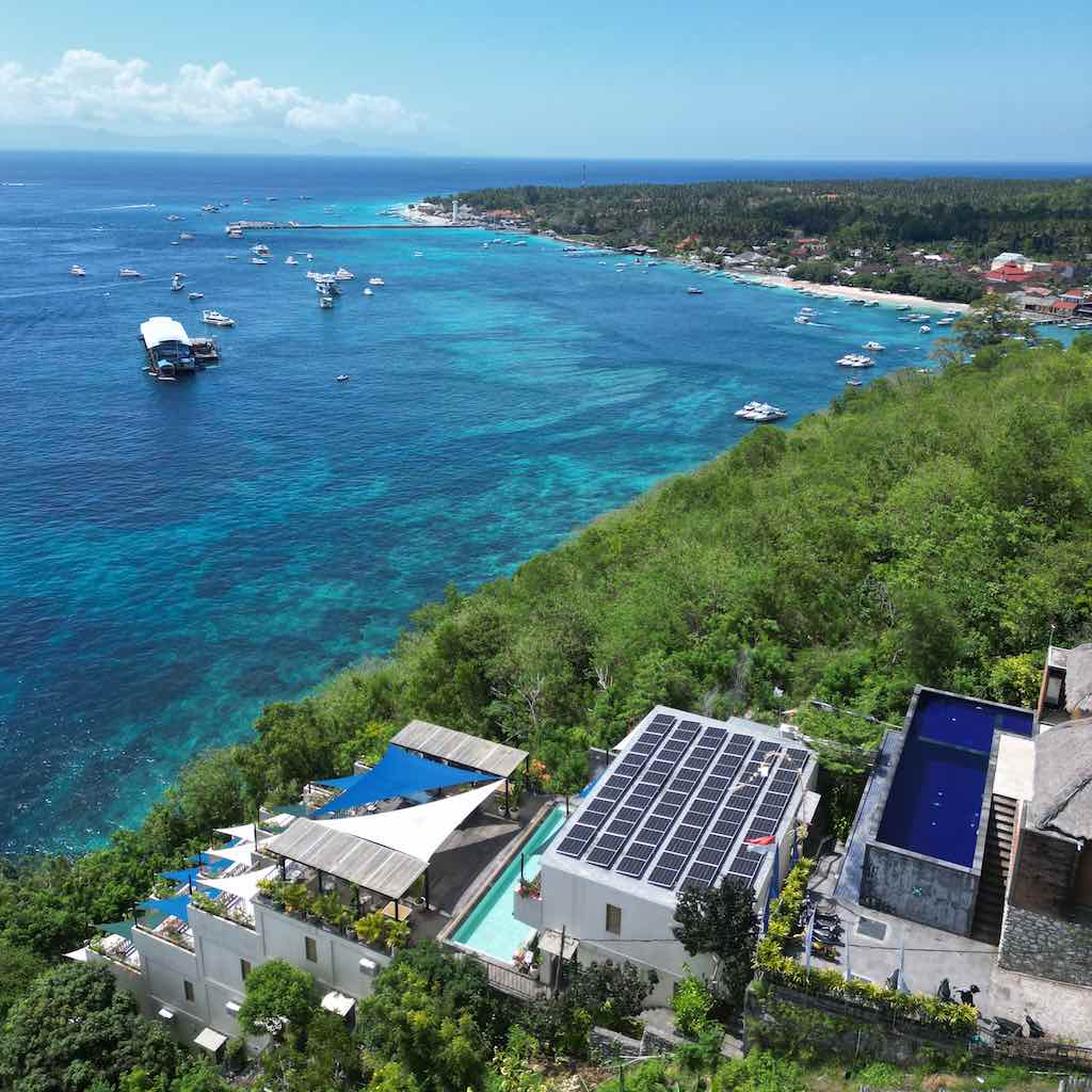 Dive resort Adiwana Warnakali e seus painéis solares, Toyapakeh, Nusa Penida, Bali