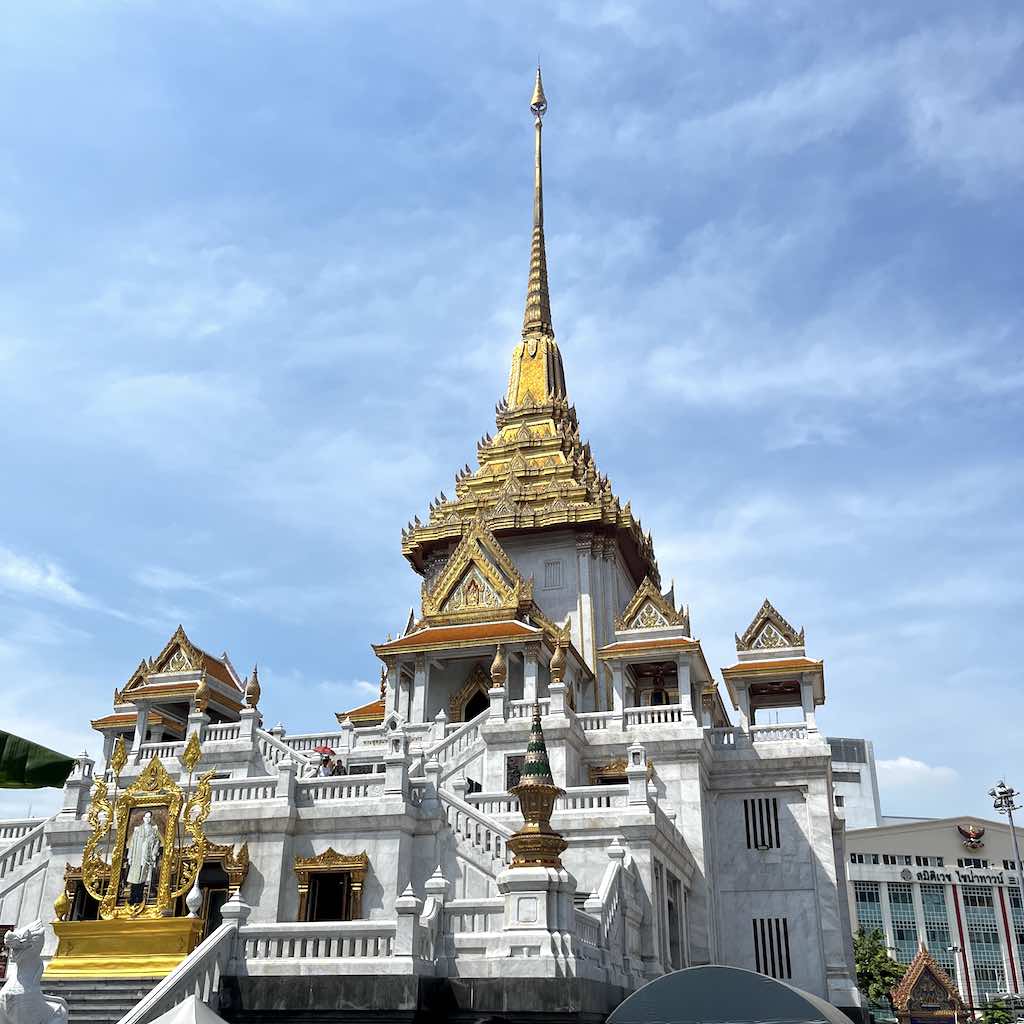 The white and gold temple of Wat Traimit, home of the Golden Buddha, Bangkok