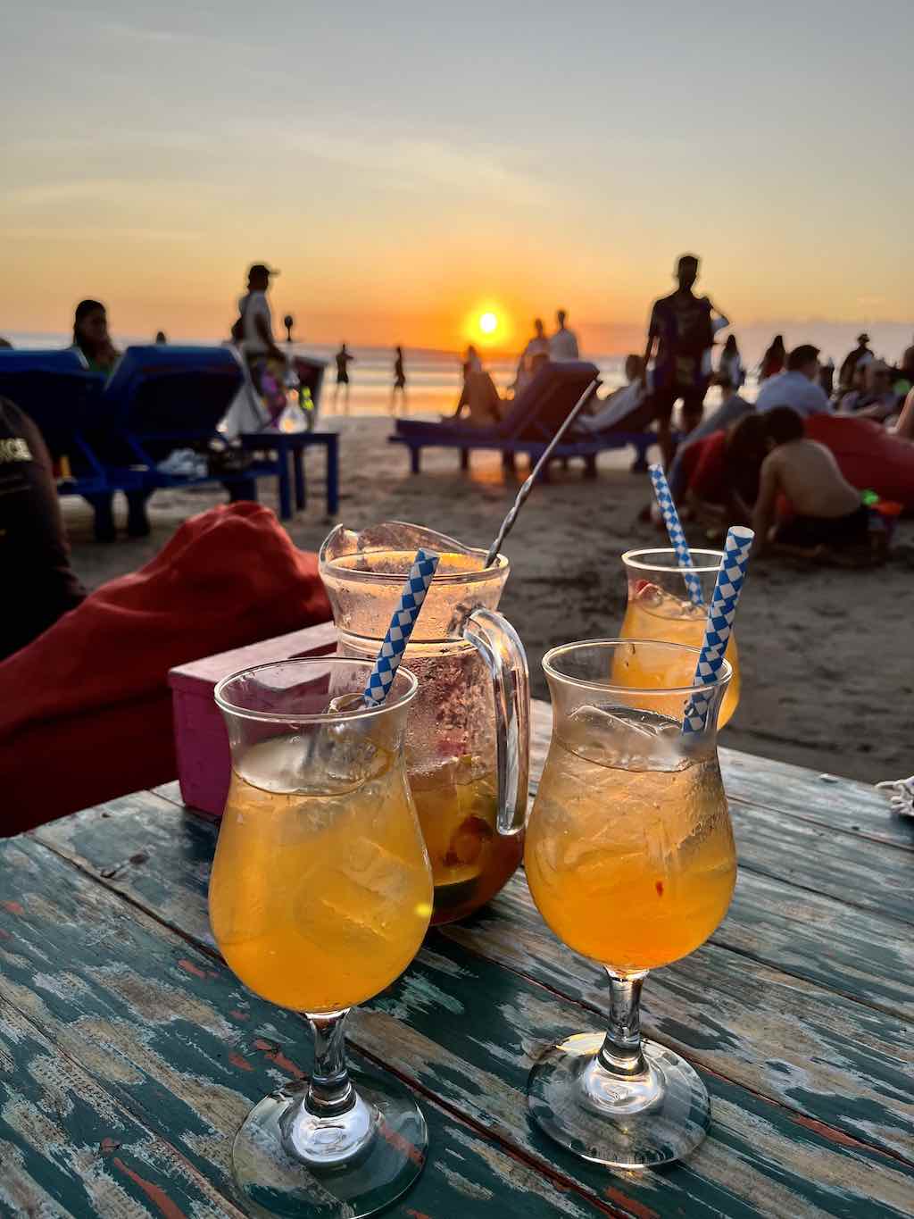 Sangría en La Plancha en la playa de Seminyak