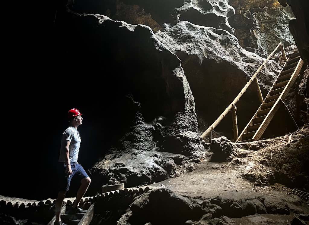 Lombok Indonesia Prabu Bat cave