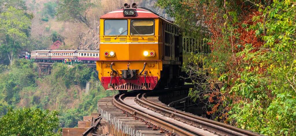 travel by train in thailand photo kampatour