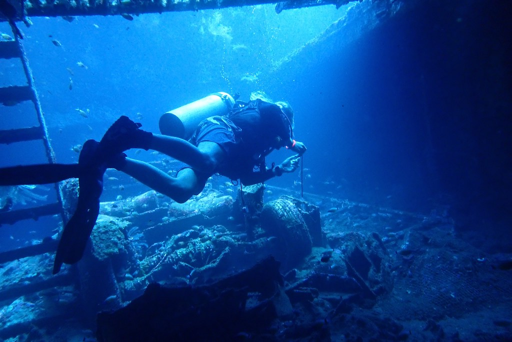 wreck diving in Bali