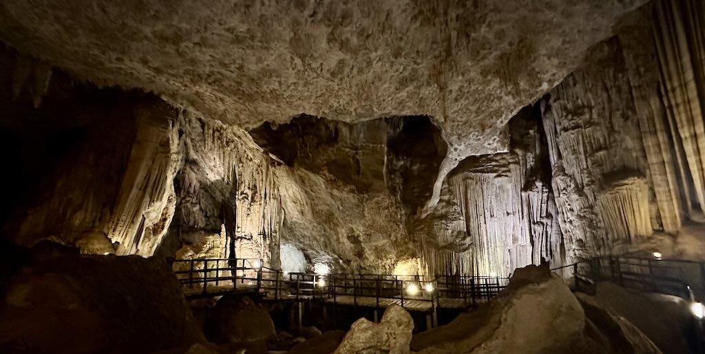 Railay diamond cave Krabi