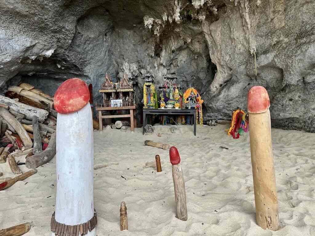 Railay phra nang cave