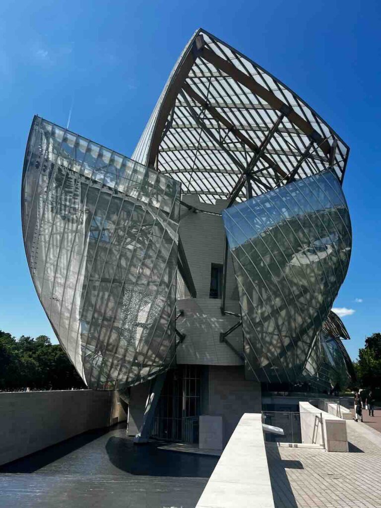 fondation louis vuitton jardin d'acclimatation paris france