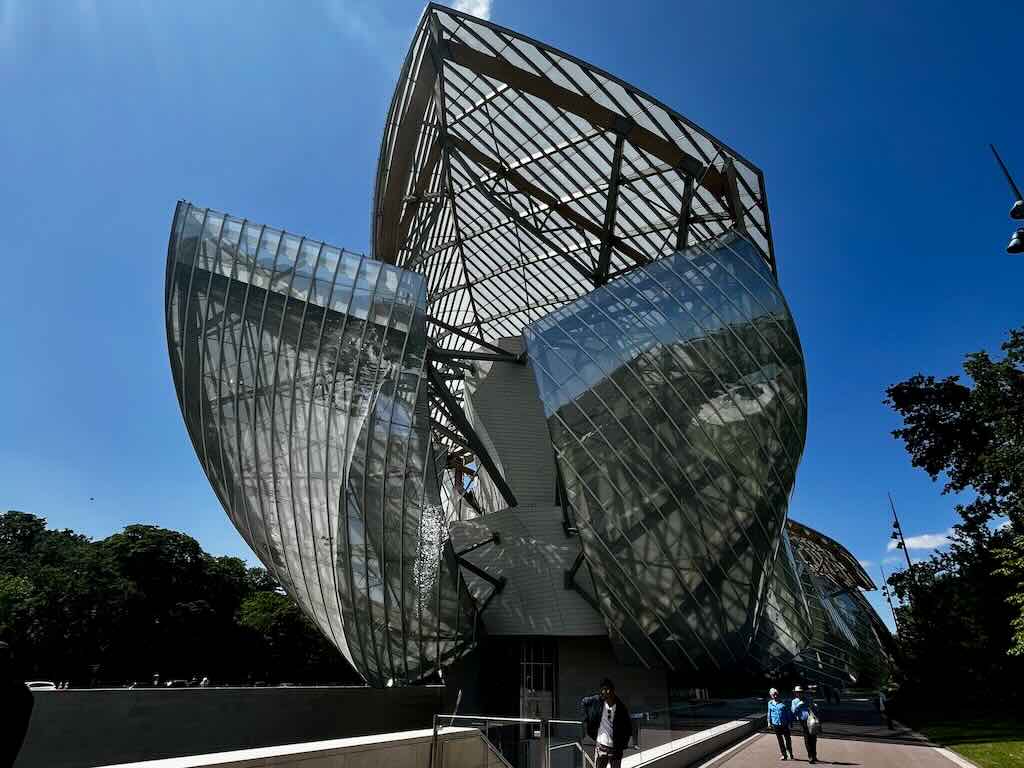 fondation louis vuitton paris france