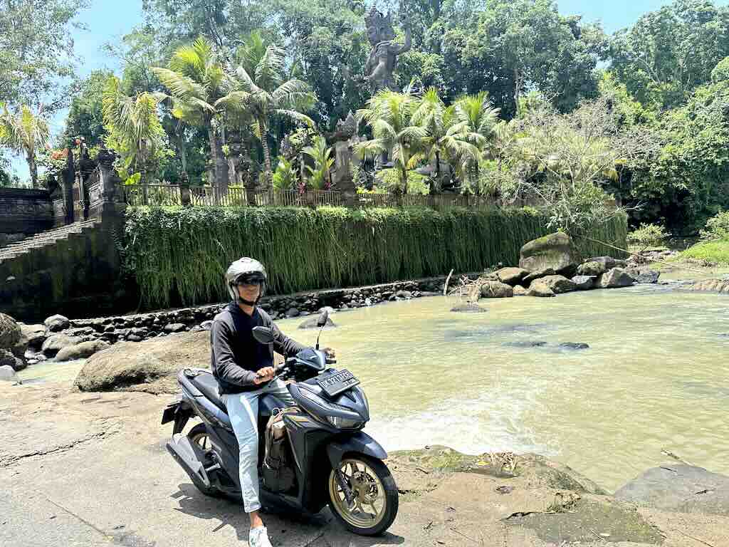 get around bali indonesia with motorbike