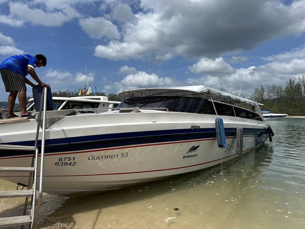 Bundhaya speed boat get to Koh Phi Phi