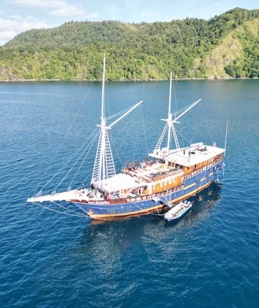 Liveaboard Aurora Diving Indonesia