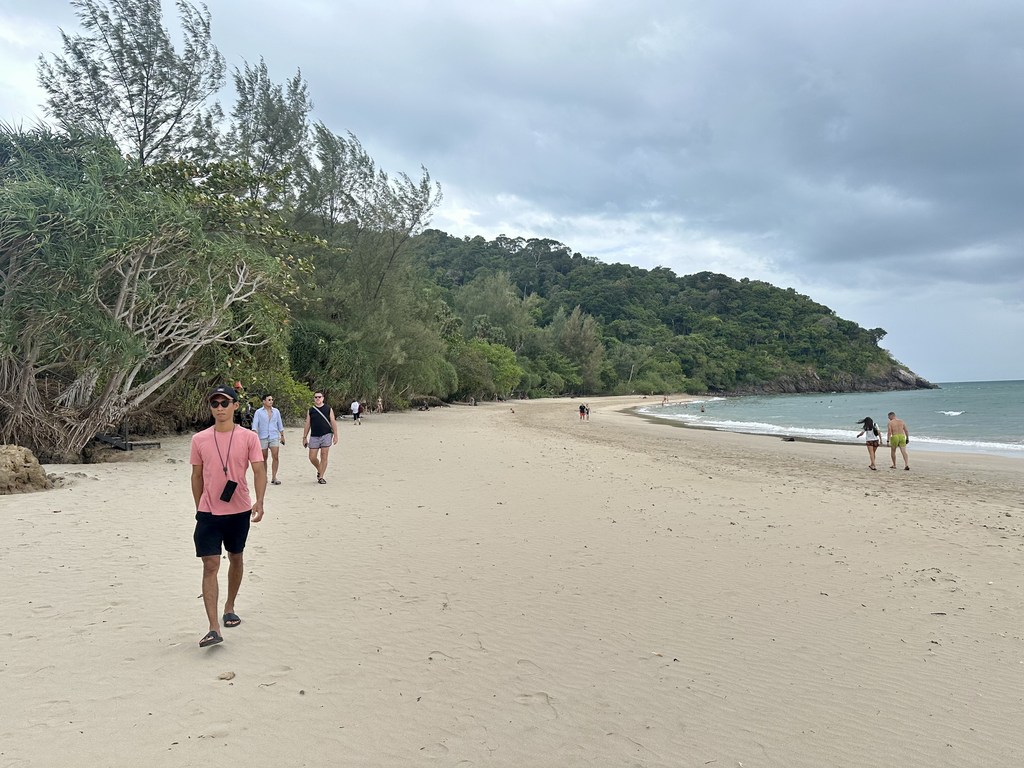 Quiet beach inside Mu Ko Lanta National Park at Laem Tanod