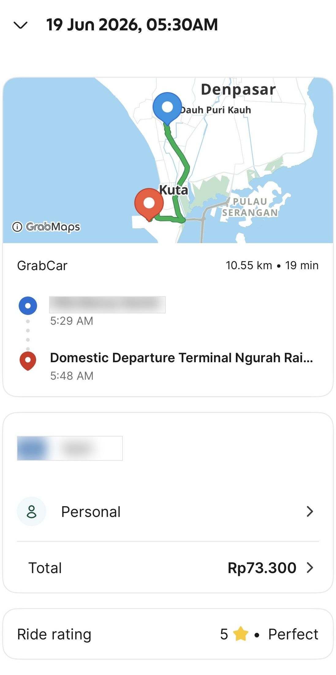 ングラ・ライ空港の国内線ターミナルまで10.55キロ、IDR 73,300 を示すバリ島の GrabCar の明細