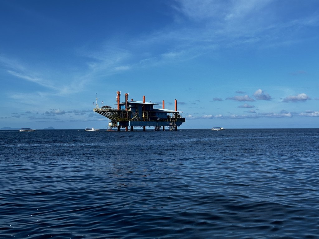 Seaventures Dive Rig, eine umgebaute Ölplattform vor der Insel Mabul, Sabah