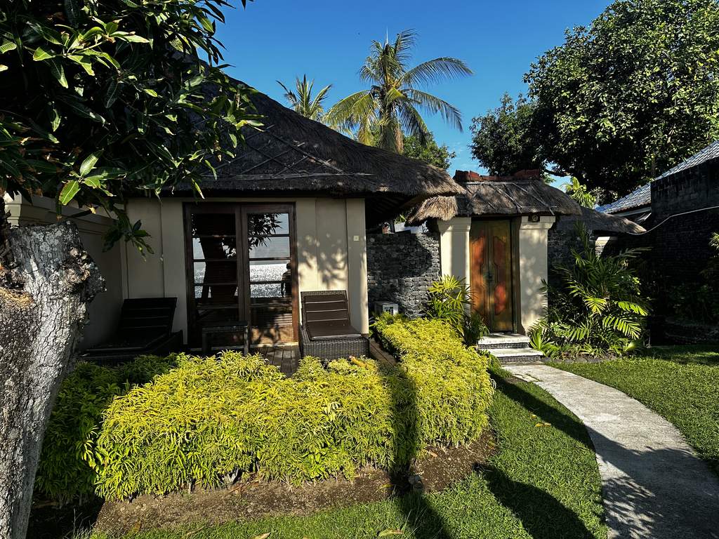 Bungalow e giardino del Mimpi Resort Tulamben nel giugno 2024