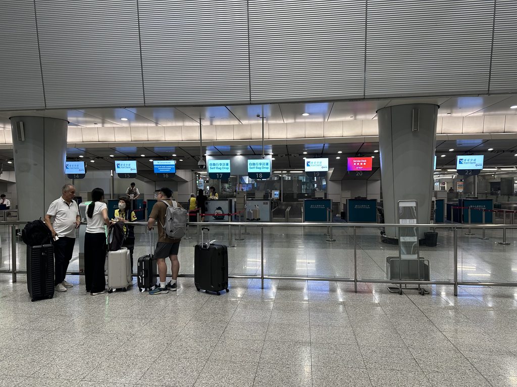 香港九龙站的机场快线大堂