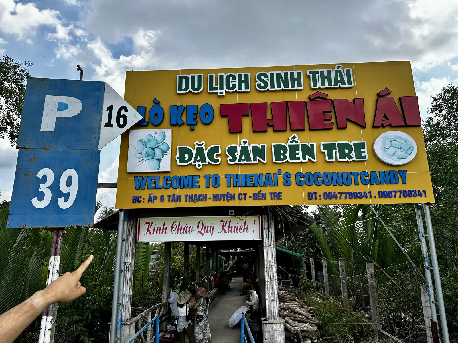 Ingang van een kokossnoepmakerij in Ben Tre, Mekongdelta