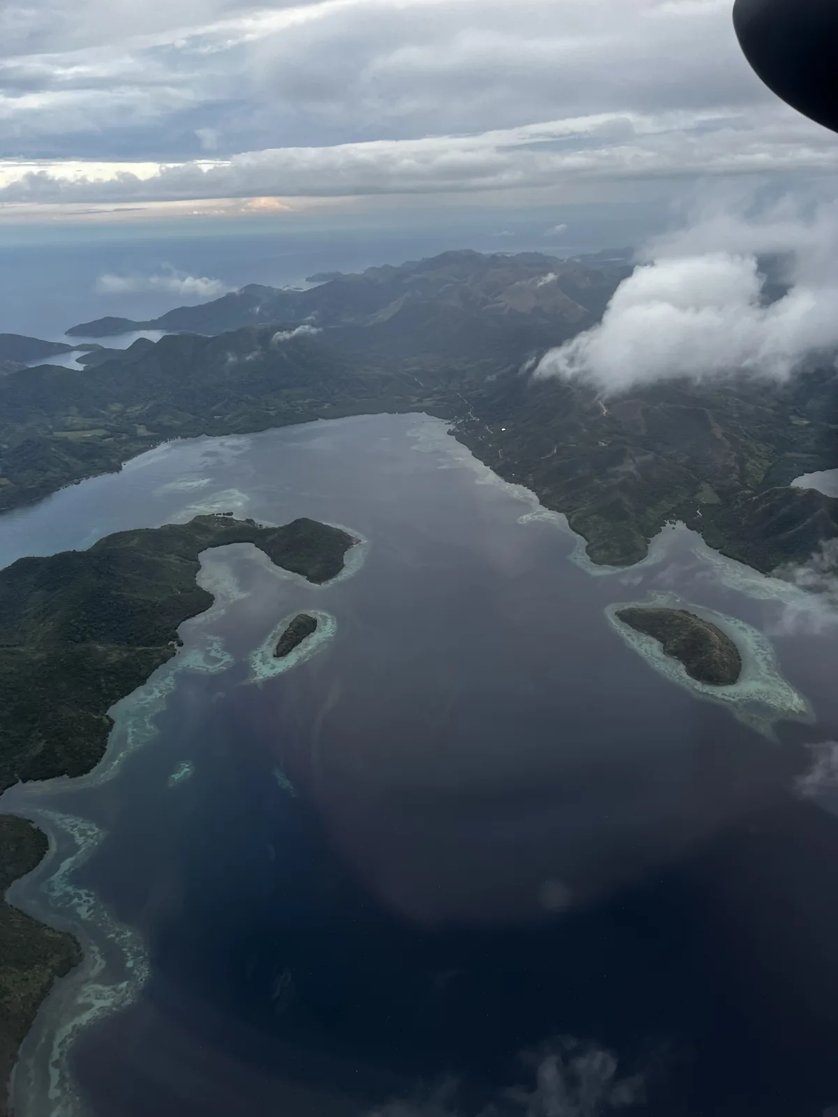 Le isole Calamian viste dall’aereo dopo il decollo dall’aeroporto di Busuanga, vicino a Coron