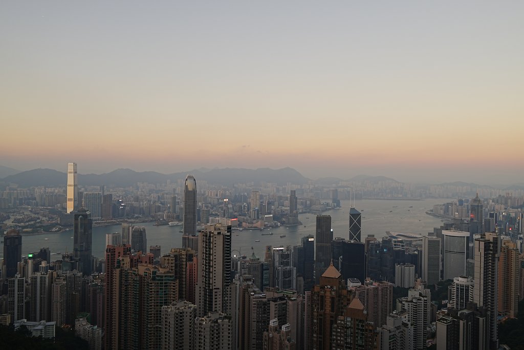 从太平山顶看维多利亚港和九龙的暮色