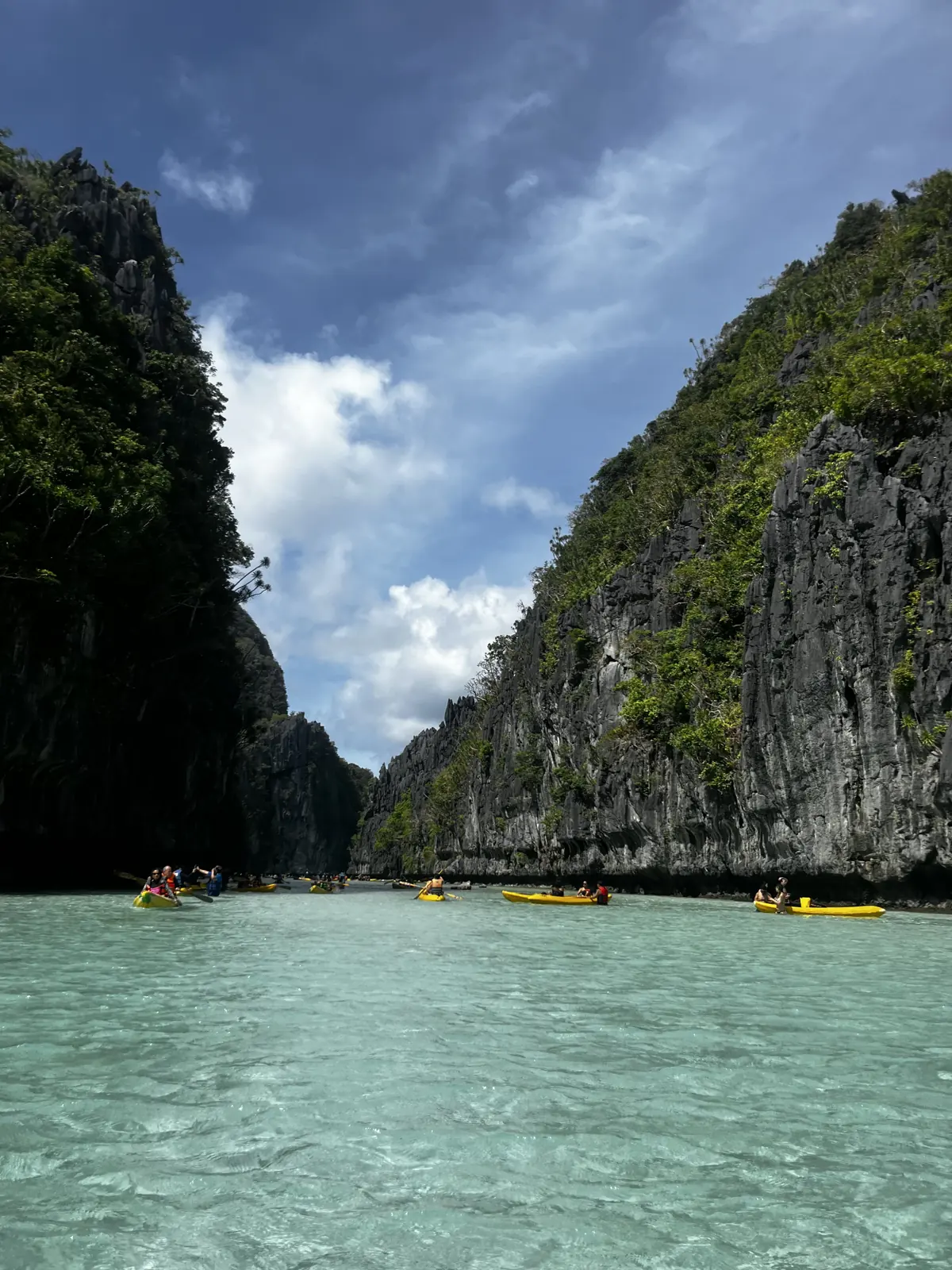 Kayak nella Big Lagoon tra le pareti calcaree dell’isola di Miniloc