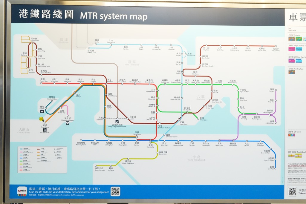 车站里的香港港铁线路图