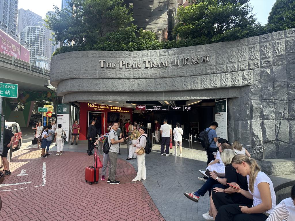 香港中环花园道山顶缆车总站入口