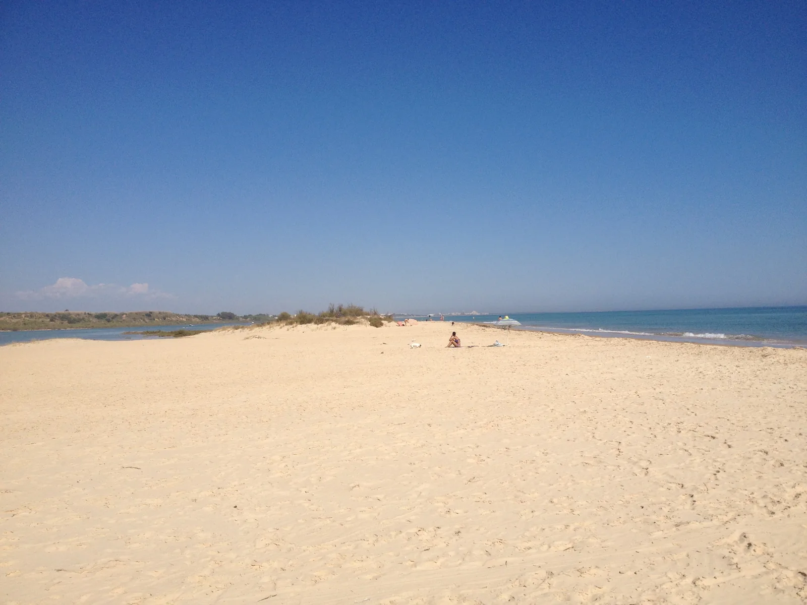The long sandy beach of Cacela Velha between the lagoon and the ocean