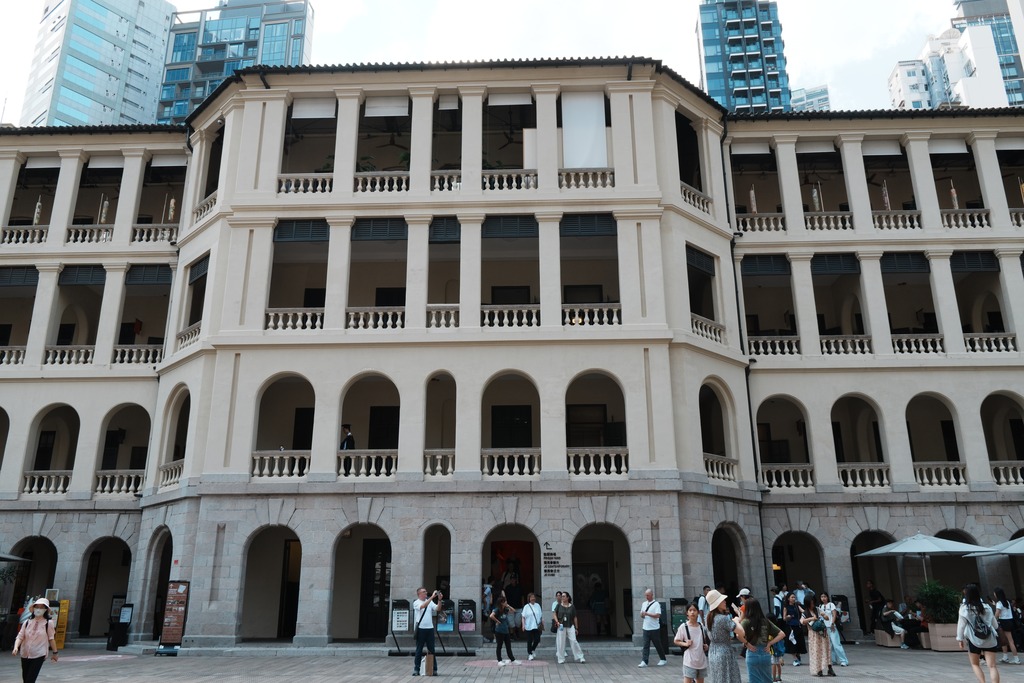 大馆的柱廊式营房大楼,香港前中区警署