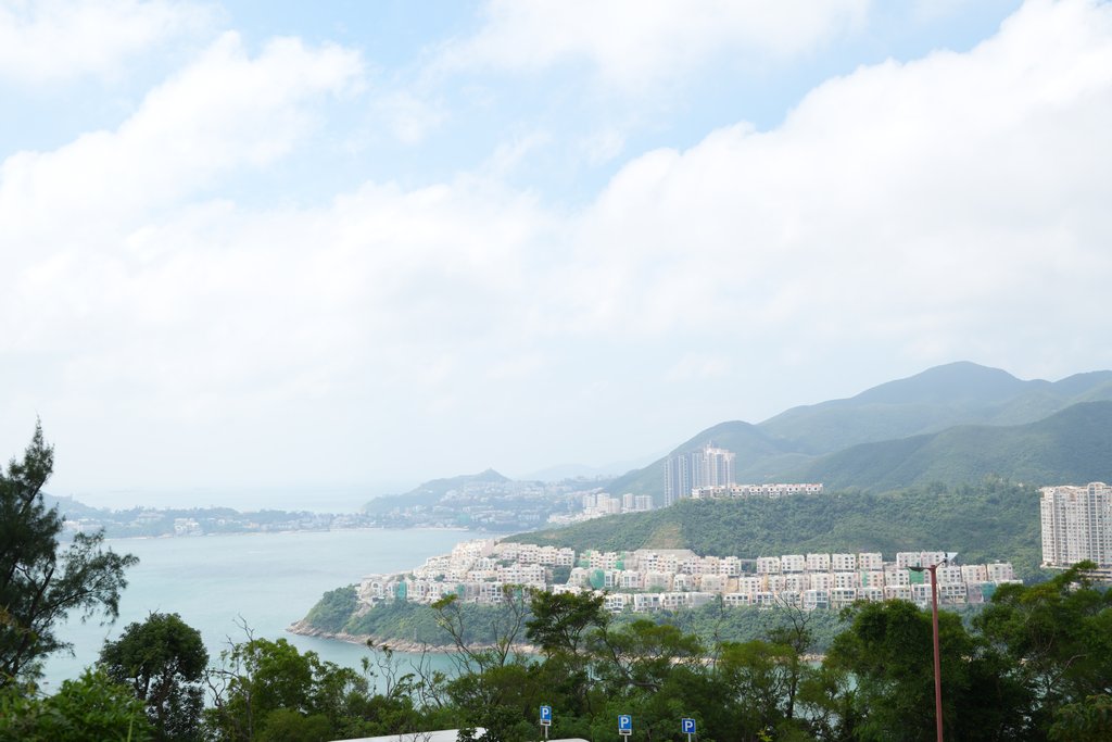 从石澳道看大潭湾和香港岛的山丘